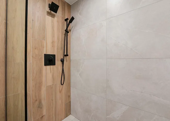 Modern 2br2ba Free Parking And Balcony *