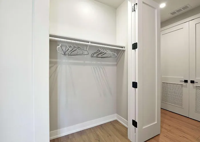 Modern 2br2ba Free Parking And Balcony * Chicago