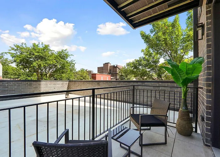 Modern 2br2ba Free Parking And Balcony Apartment *