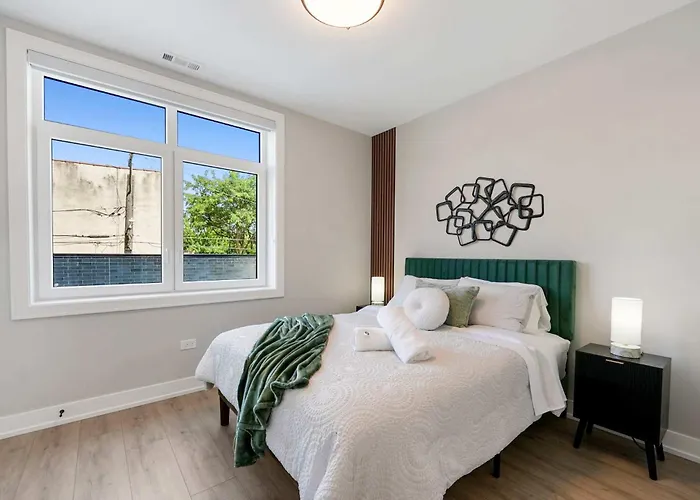 Modern 2br2ba Free Parking And Balcony