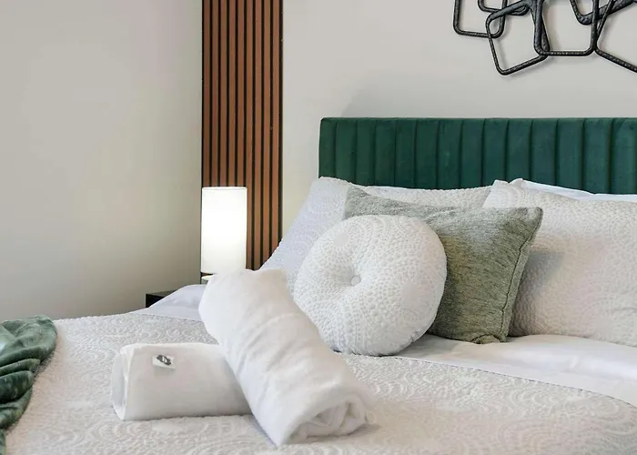 Apartment Modern 2br2ba Free Parking And Balcony *