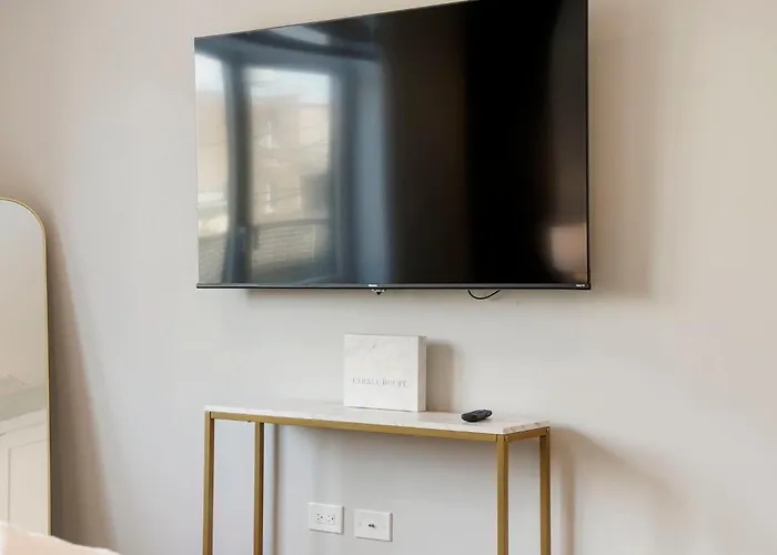 Modern 2br2ba Free Parking And Balcony *