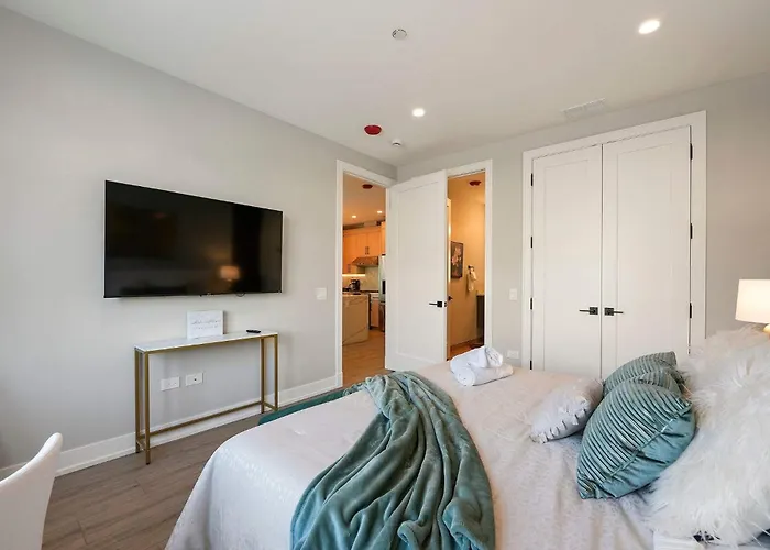 Apartment Modern 2br2ba Free Parking And Balcony Chicago