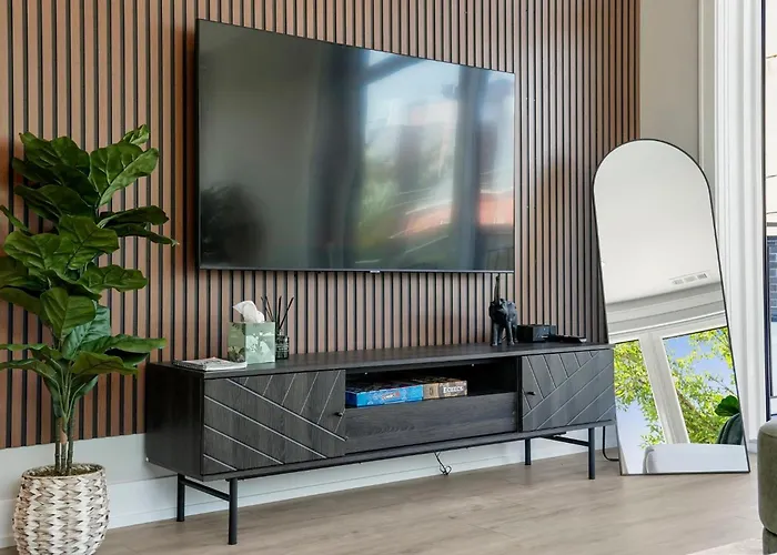 Modern 2br2ba Free Parking And Balcony