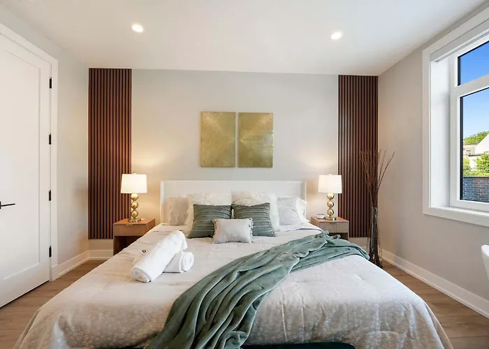 Modern 2br2ba Free Parking And Balcony Chicago
