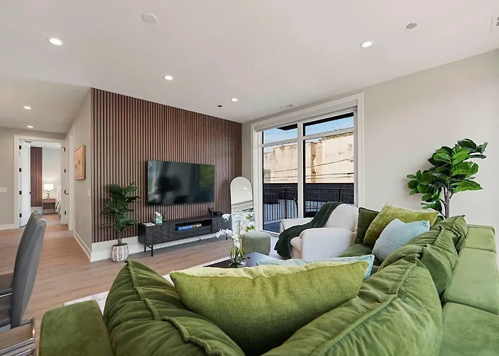 Modern 2br2ba Free Parking And Balcony Apartment