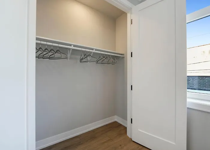 Apartment Modern 2br2ba Free Parking And Balcony